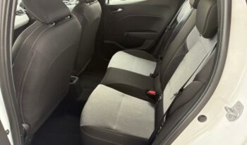 Image illustrative Berline occasion climatisation blanc glacier Reunion à saisir.