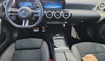 Occasion à vendre : Mercedes-benz voiture noir essence/micro-hybride 180 136ch amg line 7g-dct Reunion
