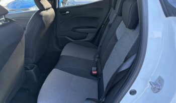 Image illustrative Berline occasion climatisation blanc glacier Reunion à saisir.